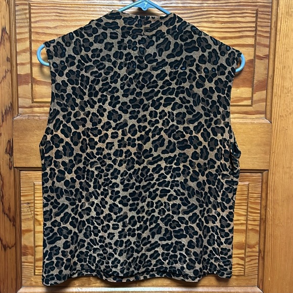Leopard Print sleeveless mock neck cropped top size XL - Picture 2 of 5